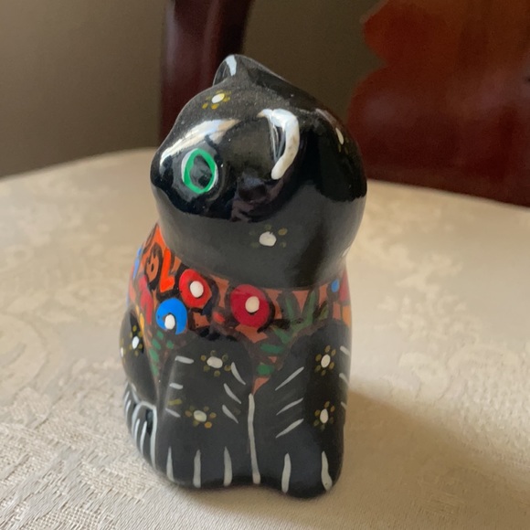 Vintage folk art Mexican hand-painted red ware pottery cat, signed - Picture 2 of 10